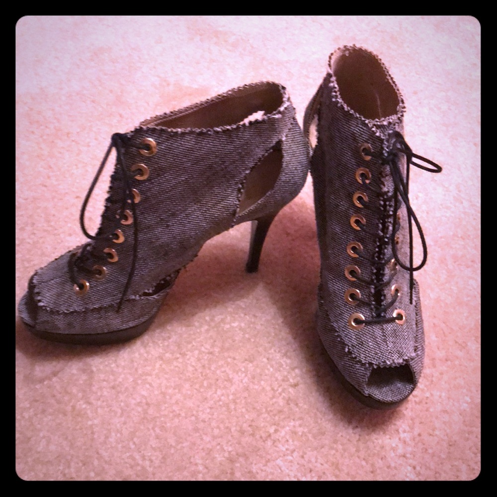 Stuart Weitzman heels - Picture 1 of 4